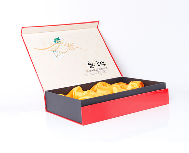 色丁布內襯的茶葉包裝盒 色丁布內襯的茶葉包裝盒