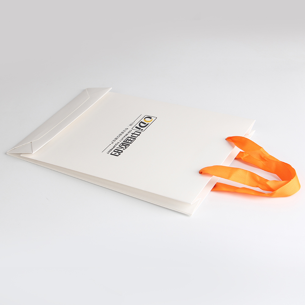 化妝品創(chuàng)業(yè)者的標(biāo)桿，紙袋工廠很榮幸見證了它的誕生