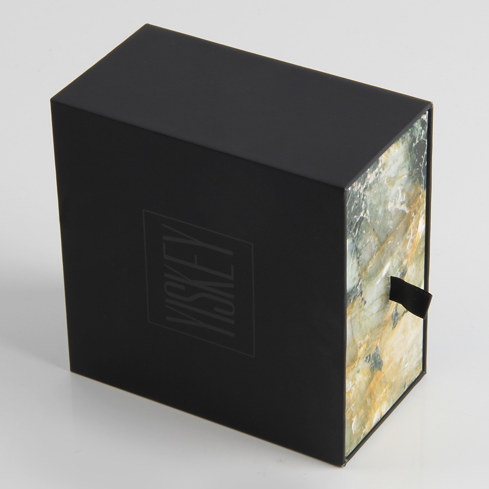 面膜精裝盒工廠的產(chǎn)品帶不帶病毒呢？